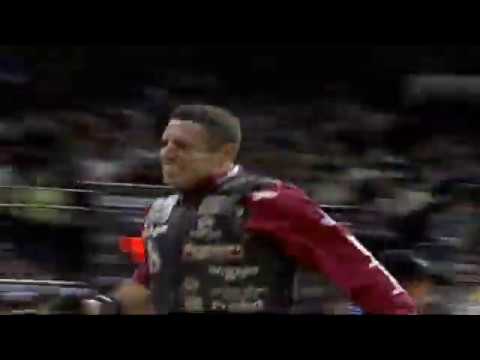 Red One bucks Guilherme Marchi - 06 PBR Finals
