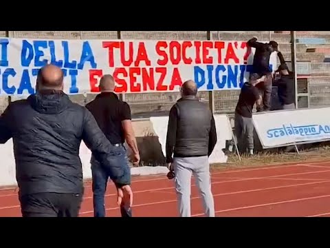 Civitanova Marche: Profili furious at the sports center: insults, shoving, and a banner ripped fr...