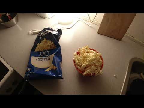 MongoTV_10630 - SPISER SKÅL CHIPS TORSDAG EFTERMIDDAG OG SLUKKER 2.000 WATT VARMELUFTSBLÆSER