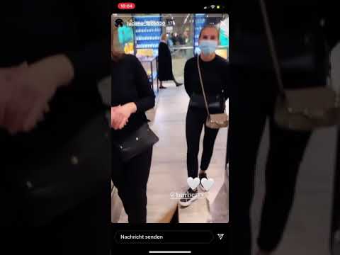 Luciano bekommt Burberry Geschenk