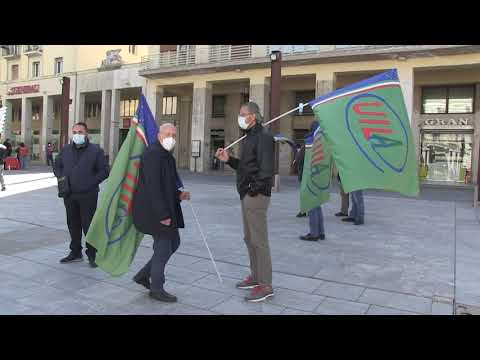 Lavoratori agricoli senza misure di sostegno, sit-in e incontro in Prefettura a Potenza