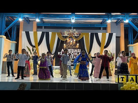 Bollywood Dance by The Groovy Boys ft Bolly Girls