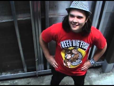 This Gigantic Robot Kills (unofficial video)