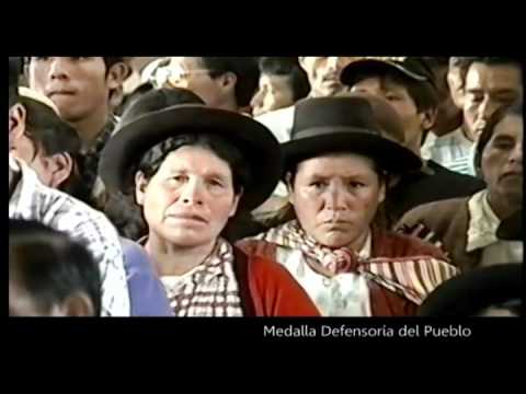 "Medalla Defensoría del Pueblo" concedida a Doña Angélica Mendoza de Ascarza "Mamá Angélica"