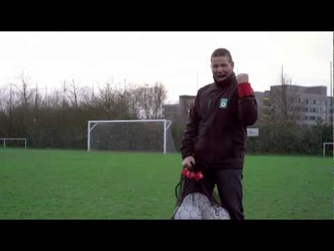 De trainer van de Cerkelladies