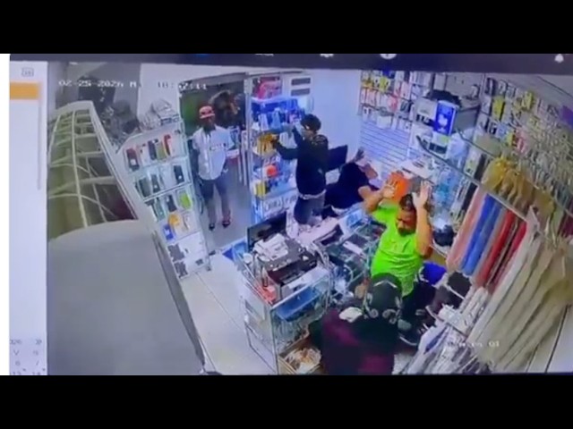 Asalto a una tienda de móviles toma un giro inesperado