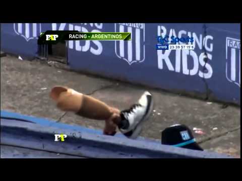 Loco Festejo de un Hincha de Racing (Gol de Pereyra 1 a 0 vs AAAJ) 2016