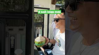 Download lagu Gokil!!! Telolet Basuri di kasih kelapa muda hijau #basuri #kidspanda #busmania mp3 Download lagu Gokil!!! Telolet Basuri di kasih kelapa muda hijau #basuri #kidspanda #busmania mp3