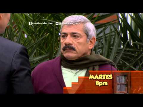 Carlos Cabrera recibe una particular noticia.