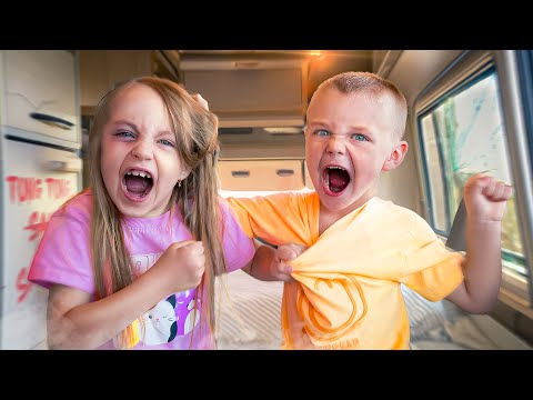 BARNEN SLÅSS I HUSBILEN