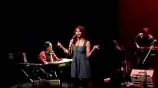 Bente Dijkman singing &#39;One of these days&#39; (Room Eleven)