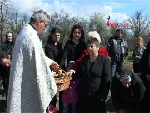 A doua zi de Pasti la cimitir la Soceni in Caras Severin 2015