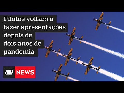 Esquadrilha da Fumaça completa 70 anos e encanta o público após dois anos