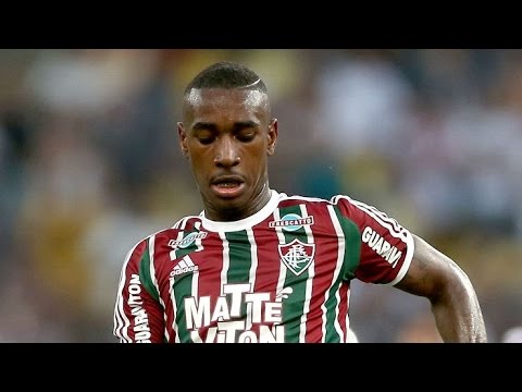 Barcelona considering signing Fluminense duo Gerson and Kenedy