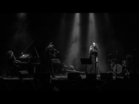 CADA DOMINGO A LAS DOCE  - JULIETA LASO