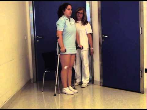 comment monter escalier avec bequilles