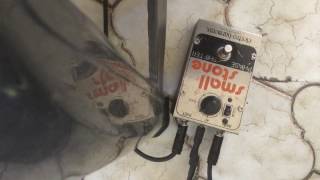Video thumbnail for Electro Harmonix Small Stone Phase Shifter Vintage 1977 Silver / Black by Ezequiel Delgado