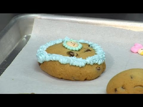 How to Decorate Chocolate Chip Cookies for a Baby...