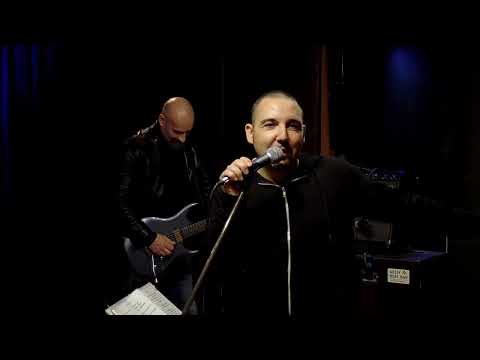 Enea canta mango live due brani nella mia Città e cuore