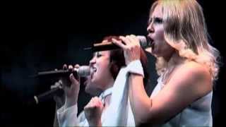 Rajaton perform ABBA's "Gimme! Gimme! Gimme!"