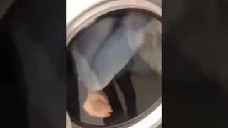 A man who wash himself in washing machine