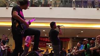 Download lagu Arabian Peanuts Feat Novan Too Weak To Dance - Kembalikan Waktu (@festivalcitylink 21sept12) mp3