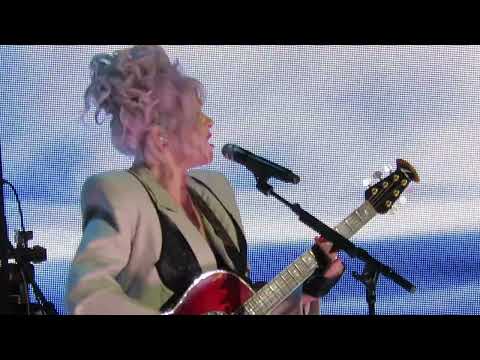 Cyndi Lauper 💖 Sisters of Avalon @ Accor Arena (Paris 2025)