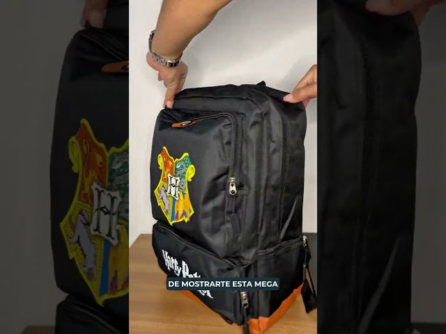 Vídeo relacionado con HARRY POTTER Mochila de Dibujos Animados de Hogwarts (Mochila Escolar con Encanto) para niños Talla única Volver a Hogwarts