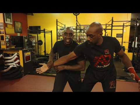 Defence Against A Hook Punch To The Head - Self Defence Techniques