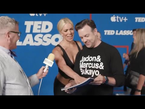 Hannah Waddingham Photobombs Jason Sudeikis