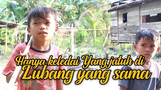 Download lagu Hanya keledai yang jatuh di lubang yang sama mp3