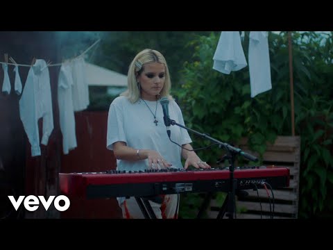 Anna Sofia - Either Way (Official Garage Session Video)