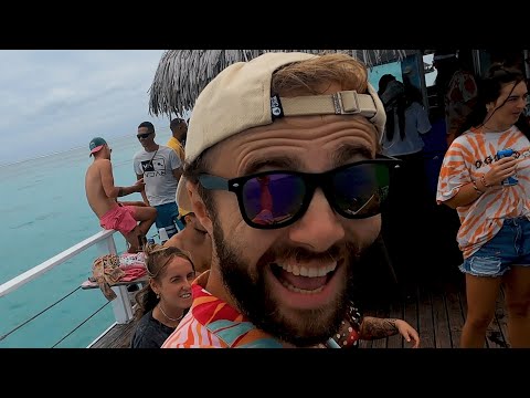 Tahiti - Sur l'eau, sous le soleil, dans la fête