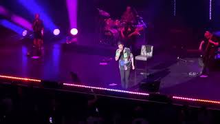 Religión de los idiotas - Melendi @Smart Financial Centre | March 4, 2023 | Houston, Texas