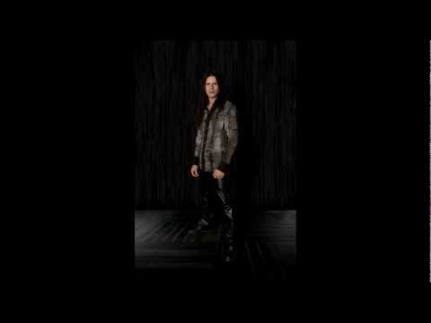 Todd La Torre covering vocals on "Queen of the Reich" by Queensryche