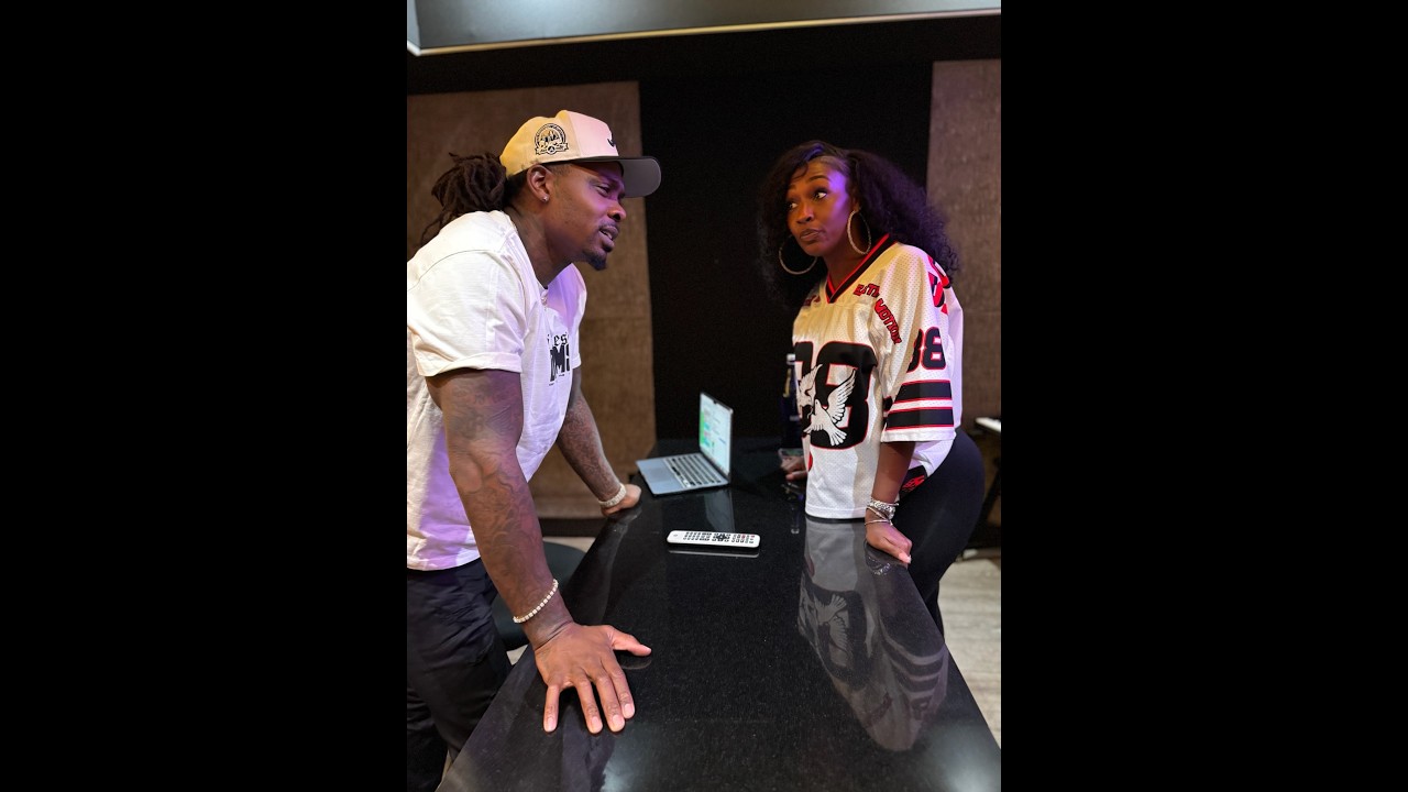 Shardae tells D that Rone and MoMo are getting too close!