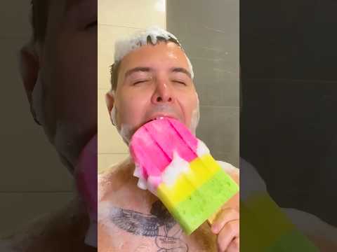 UCH! ¡Baño de😗😙😘😝🧐 Burbujas Mal Hecho! Broma de Helado de Esponja #shorts #broma