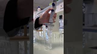 distribution de liquide à l'aide d'une pipette