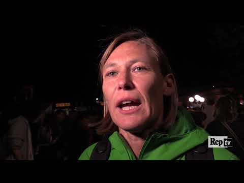 Stupro Firenze, corteo contro la violenza: "Poco vestite non significa prostitute"