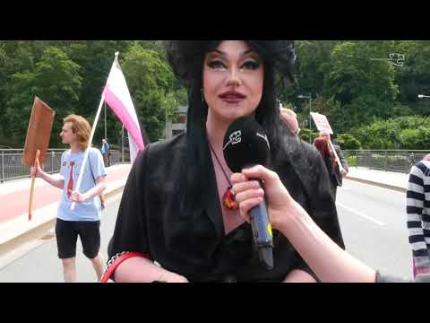 Gesicht zeigen auf dem CSD