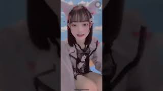 インスタライブ　可愛い女子高生　パンチラ