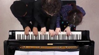 Ménage à trois. pour 6 mains