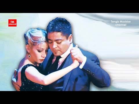 Noelia Hurtado Pitruzzella  and  Carlos Espinoza  are  dancing  to  the  tango  "  Cuando El Amor Muere  "  by  Carlos di Sarli  at  Planetango Moscow  in  2015