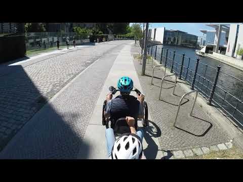 Mit dem eBike am Spree-Ufer: Gemütliche Tour mit dem Zox4 Cargo durchs Regierungsviertel in Berlin.