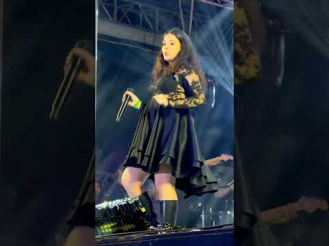 Filha da Joelma Yasmin Mendes cantando Eu sei de cor em Gravatá