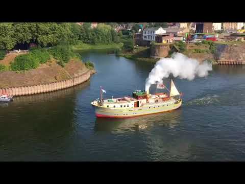 Historische Binnenschiffe verabschieden sich vom Ruhrorter Hafenfest 2017
