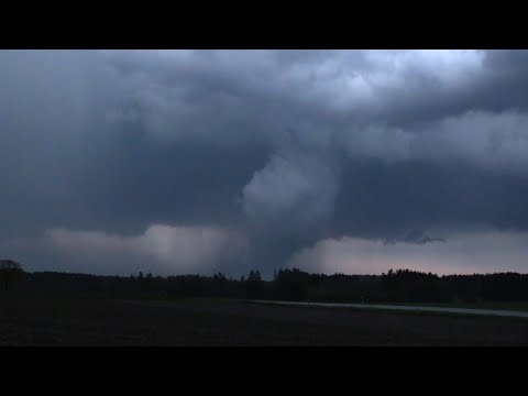 Starke Superzelle mit 5 cm großem Hagel und Tornado am 05.05.2023