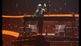 Download lagu DJ Snake - Taki Taki live @ Paris La Défense Arena Concert mp3