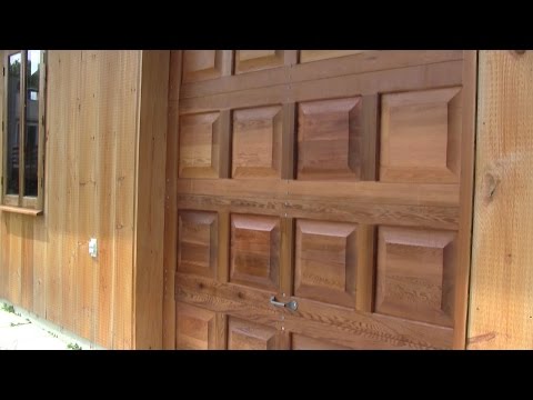 Lgosseux d bois Ep 93 -  Construction de l'atelier partie 21 -  L'installation de la porte de garage