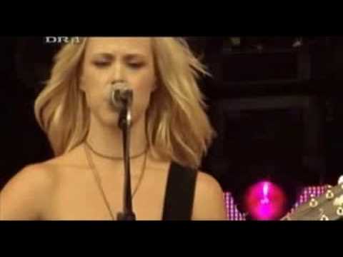 Tina Dico at Roskilde Festival (3 of 4)